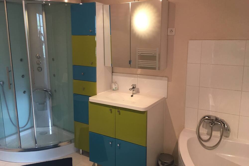 Photo of Bathroom in Thiveral-Grignon