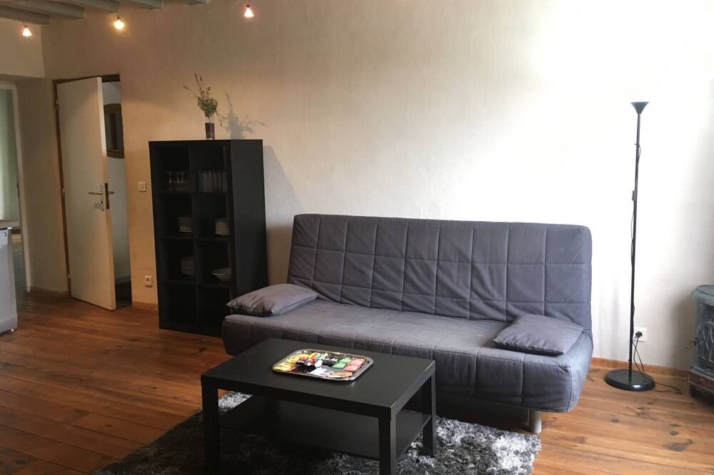 Photo of Livingroom in Thiveral-Grignon
