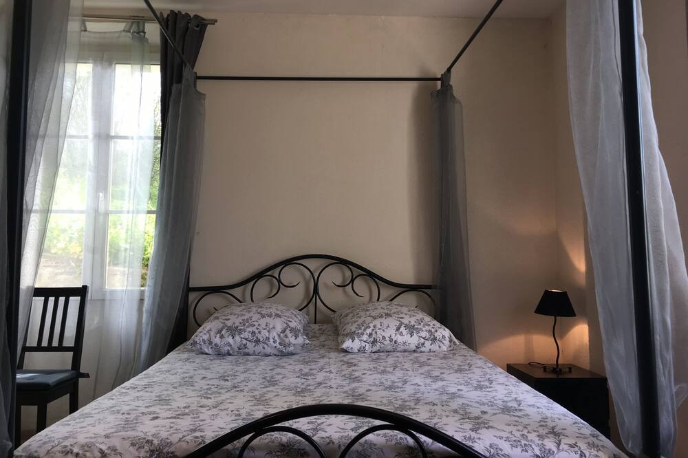 Photo of Bedroom in Thiveral-Grignon