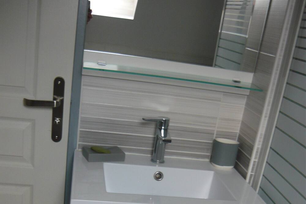 Photo of Bathroom in Saint-Germain-les-Corbeil