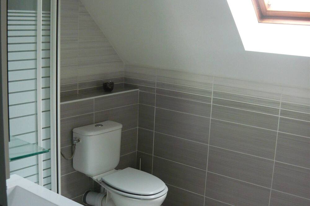 Photo of Bathroom in Saint-Germain-les-Corbeil