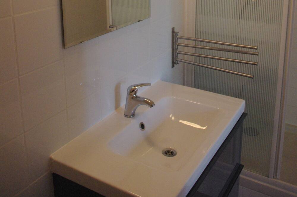 Photo of Bathroom in Dampsmesnil
