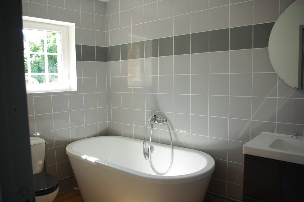 Photo of Bathroom in Dampsmesnil