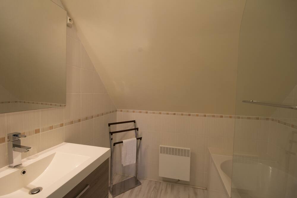 Photo of Bathroom in Saint-Eloi-de-Fourques