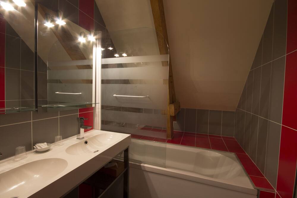 Photo of Bathroom in Saint-Eloi-de-Fourques
