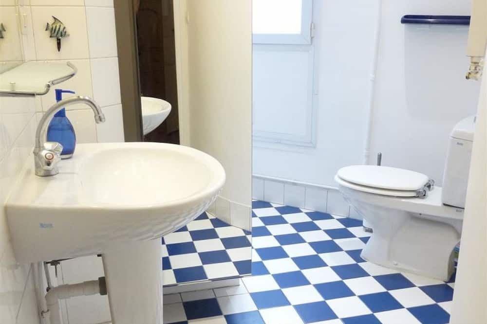 Photo of Bathroom in Quartier du Petit-Montrouge