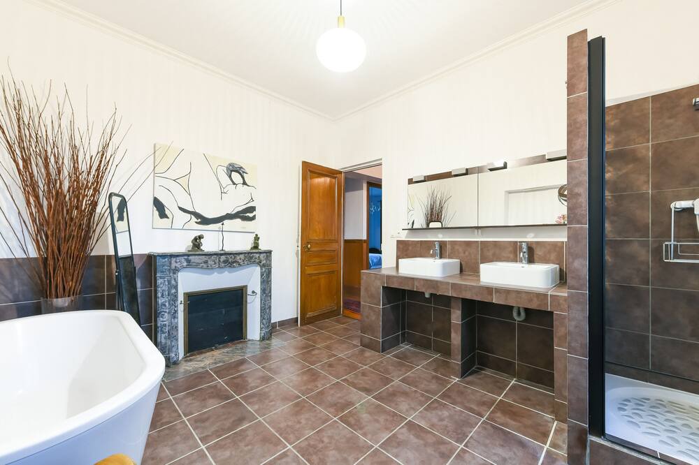 Photo of Bathroom in Champrosay