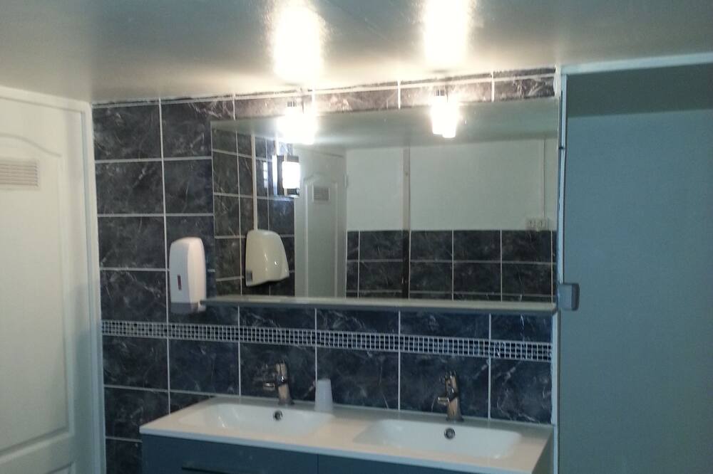 Photo of Bathroom in Ruaudin