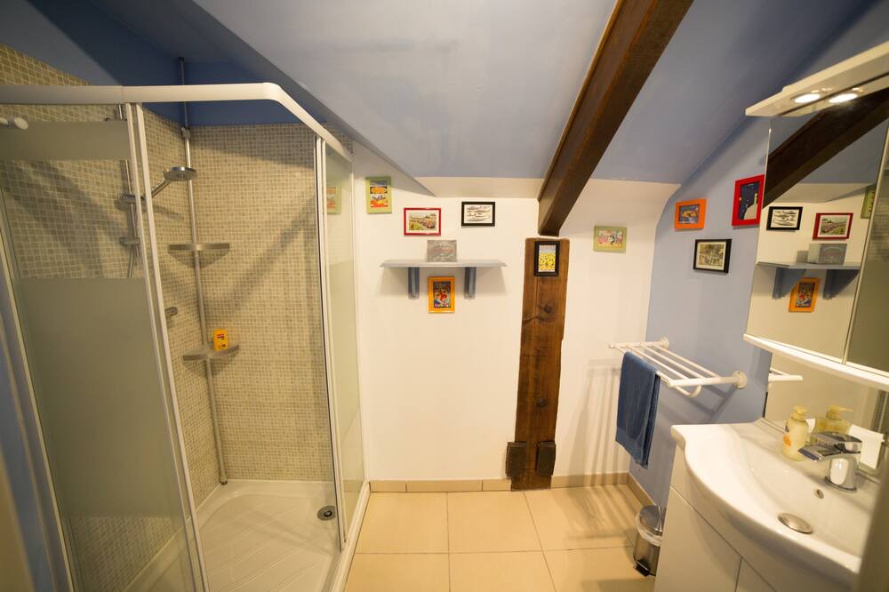 Photo of Bathroom in Orrouy