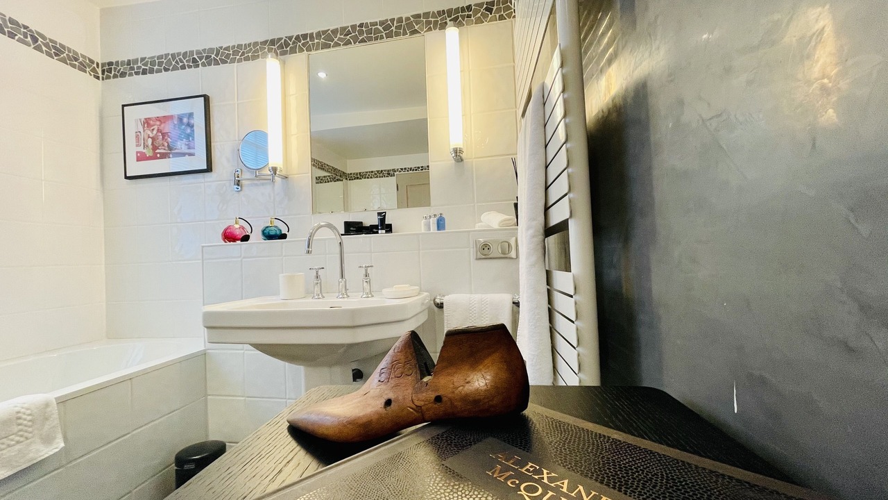 Photo of Bathroom in Saint-Etienne-Roilaye
