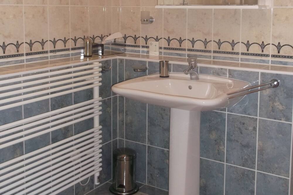 Photo of Bathroom in Hautvillers