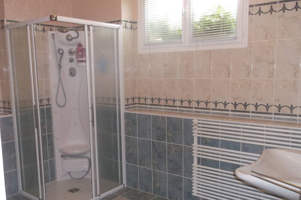 Photo of Bathroom in Hautvillers