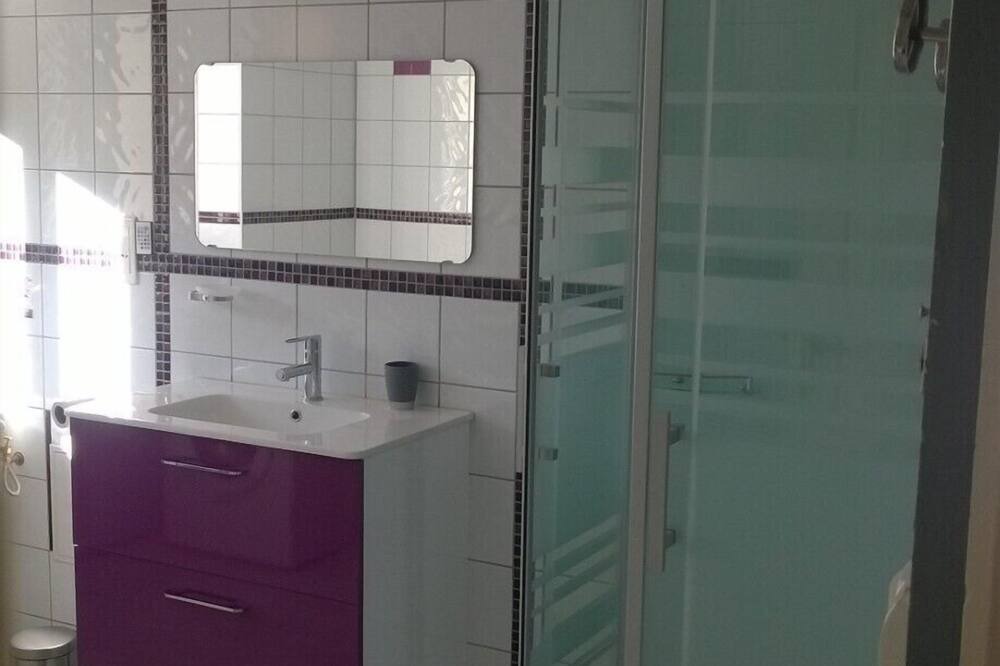 Photo of Bathroom in Perrancey-les-Vieux-Moulins