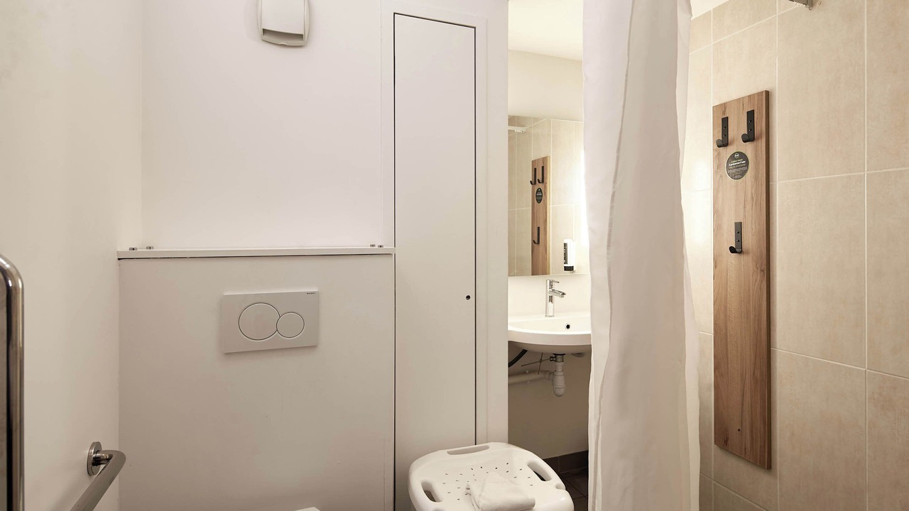 Photo of Bathroom in Cergy