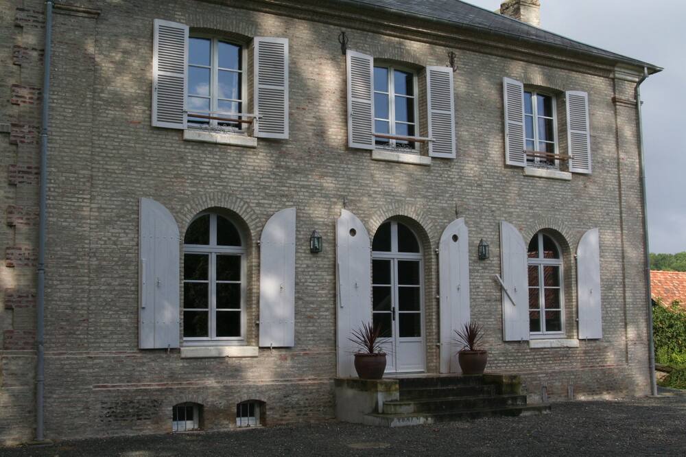 Photo of Outdoor in Toeufles