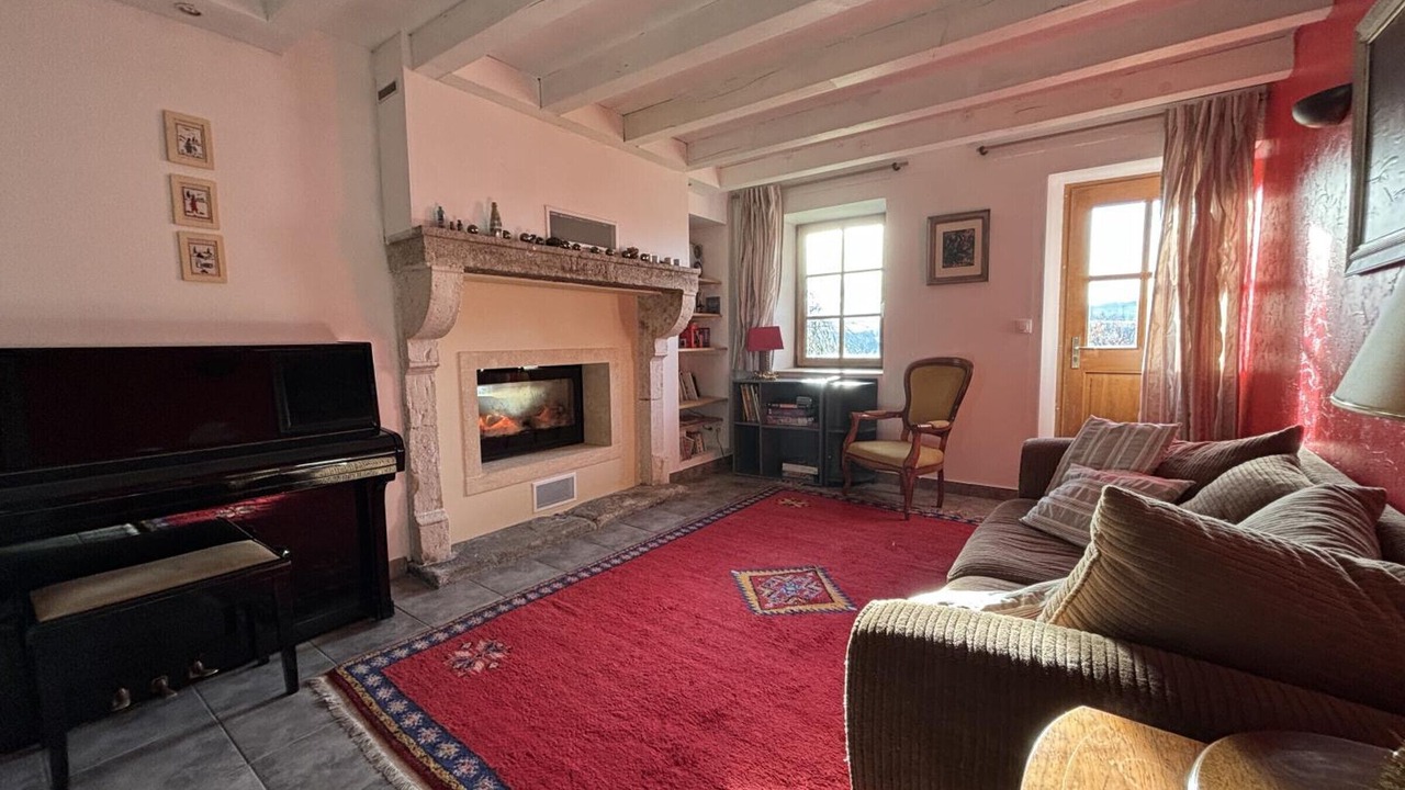 Photo of Livingroom in Louroux-de-Bouble