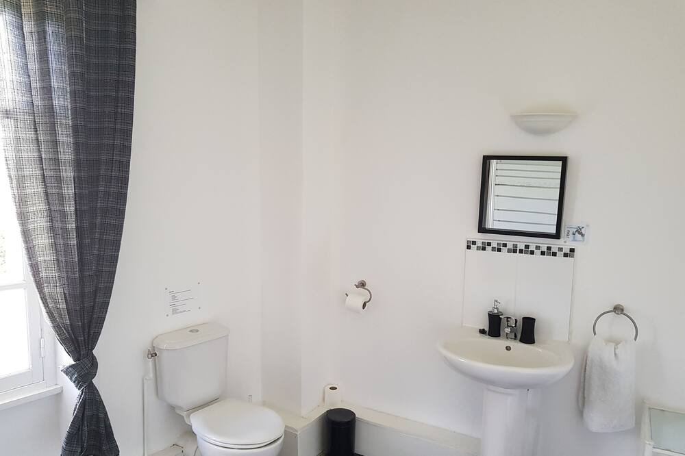 Photo of Bathroom in Janaillat