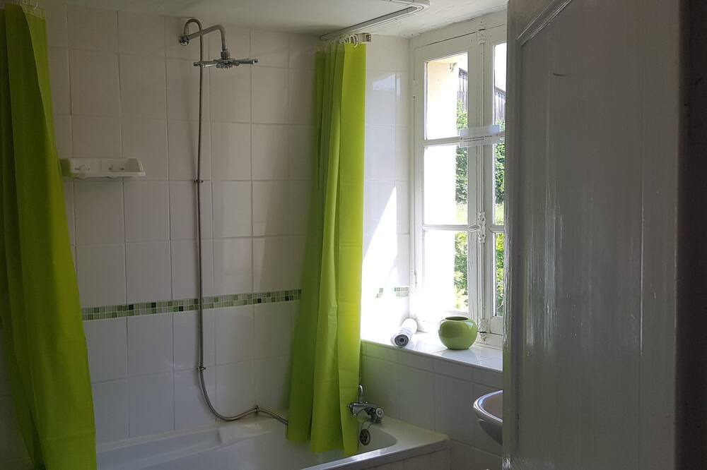 Photo of Bathroom in Janaillat