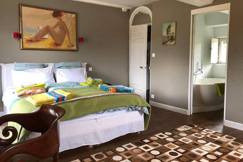 Photo of Bedroom in Le Champ-de-la-Pierre