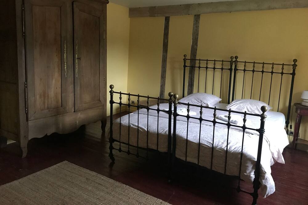 Photo of Bedroom in Humieres