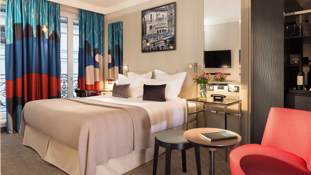 Photo of Bedroom in 9th Arrondissement
