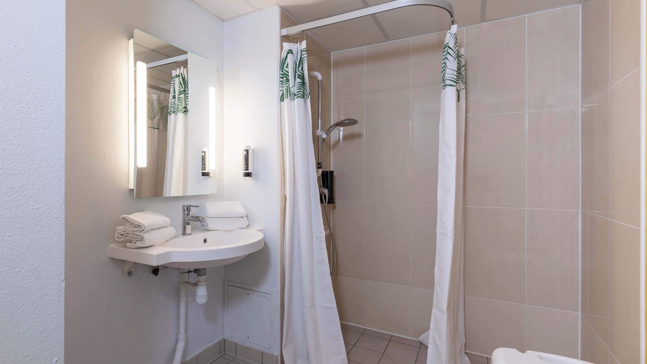 Photo of Bathroom in Hotel-de-Ville