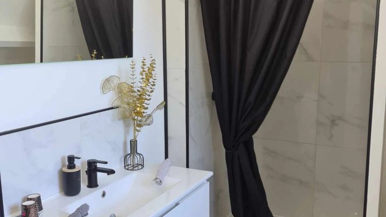 Photo of Bathroom in Crevecur-le-Grand