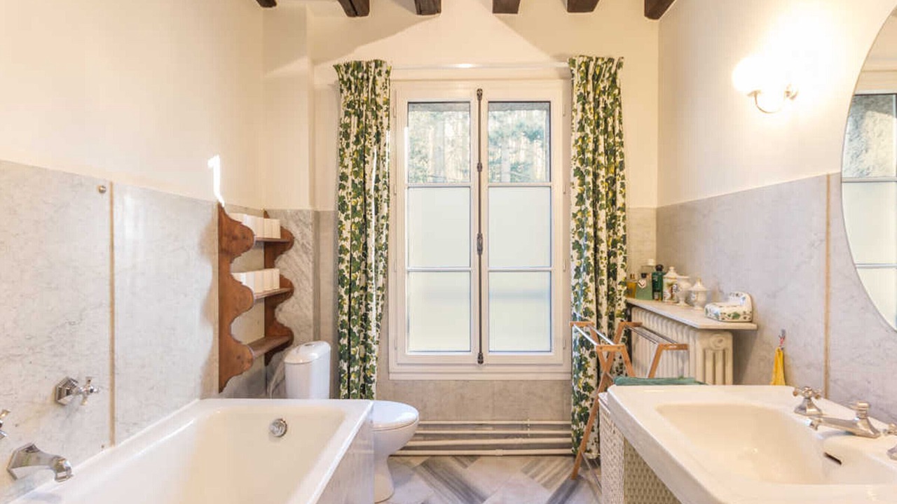 Photo of Bathroom in Bazoches-sur-Guyonne
