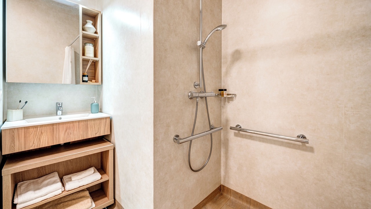 Photo of Bathroom in La Varenne Saint-Hilaire