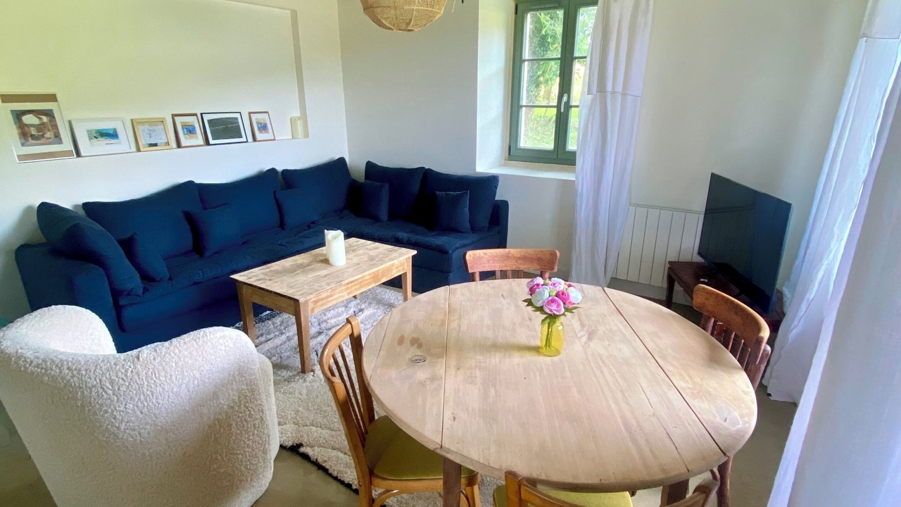 Photo of Livingroom in Colonard-Corubert