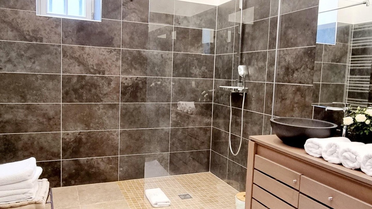 Photo of Bathroom in Fremainville