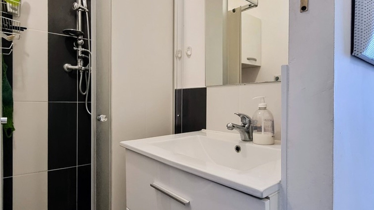 Photo of Bathroom in Vienne-en-Arthies