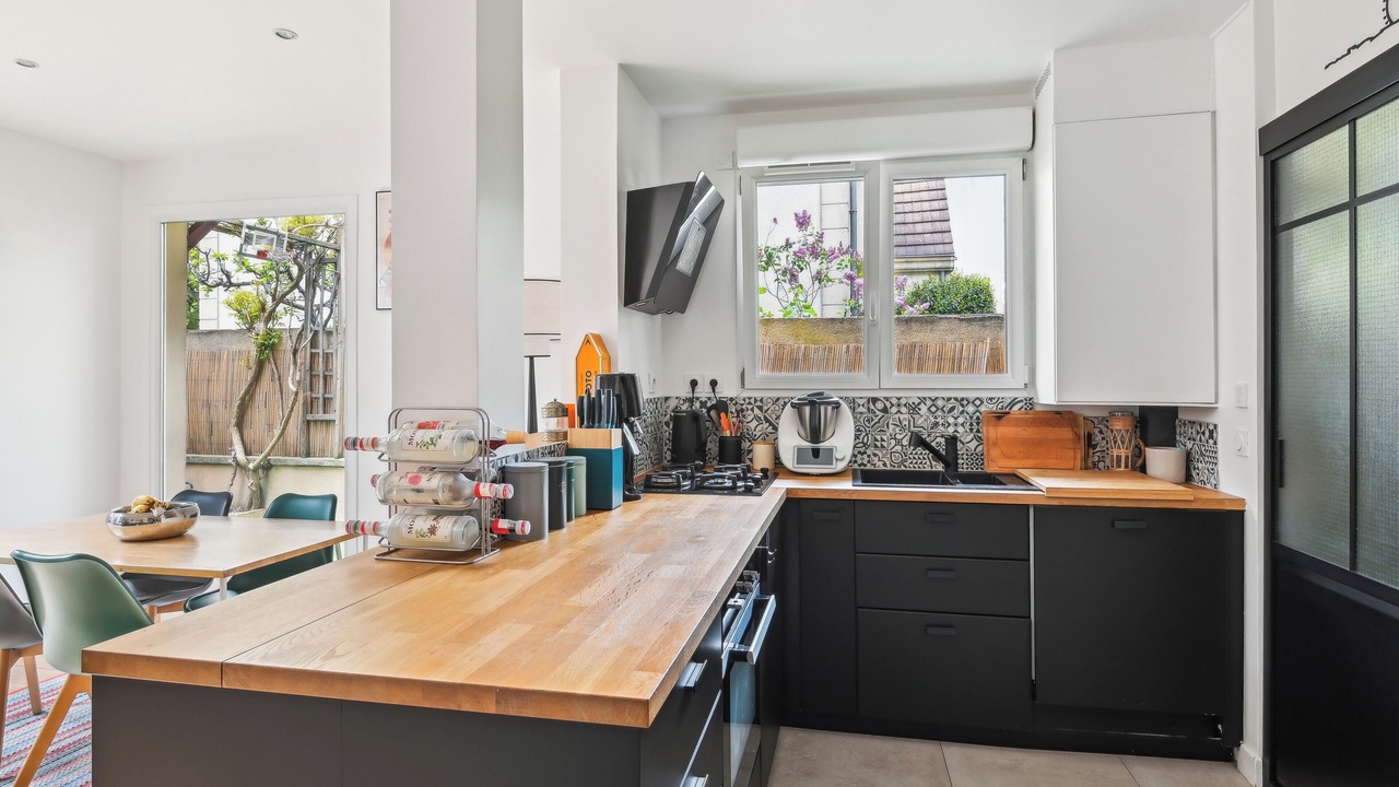 Photo of Kitchen in Plateau - Mont-Valerien
