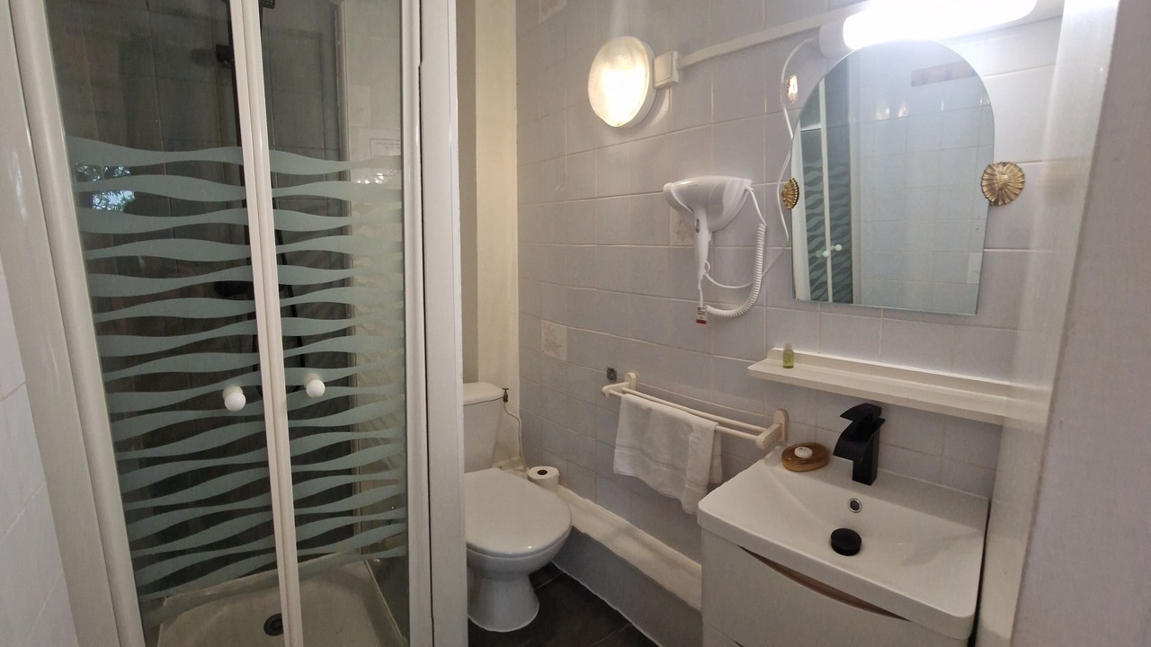 Photo of Bathroom in Brequerecque