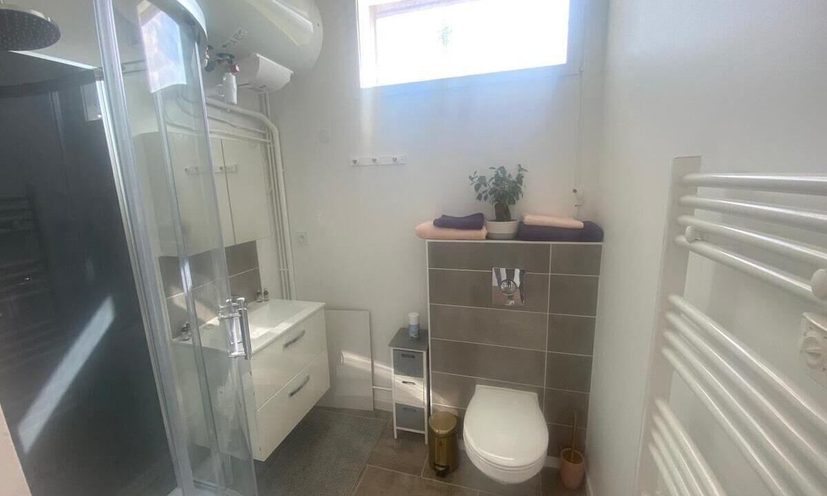 Photo of Bathroom in Vernou-la-Celle-sur-Seine