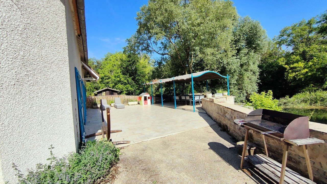 Photo of Outdoor in Roffey