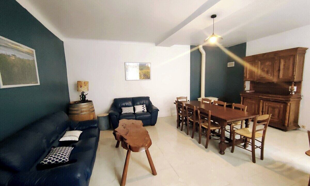 Photo of Livingroom in Coulanges-la-Vineuse