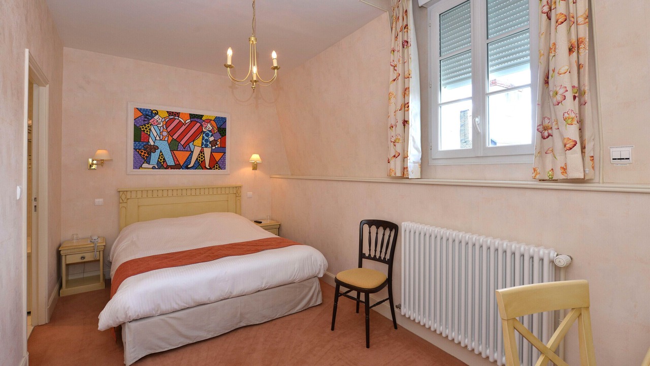 Photo of Bedroom in Ay