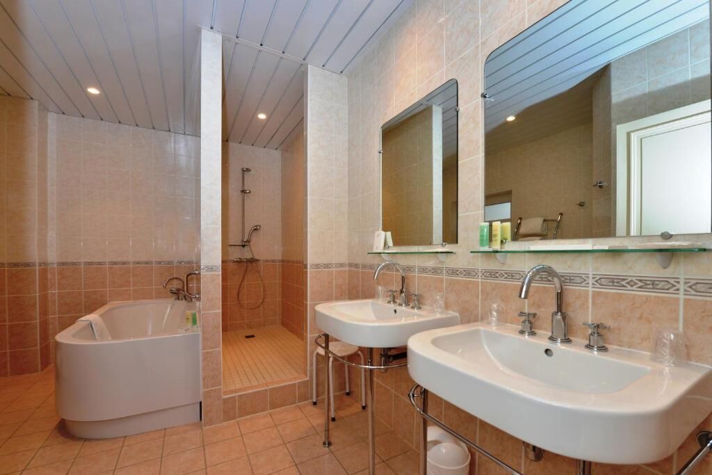 Photo of Bathroom in Ay