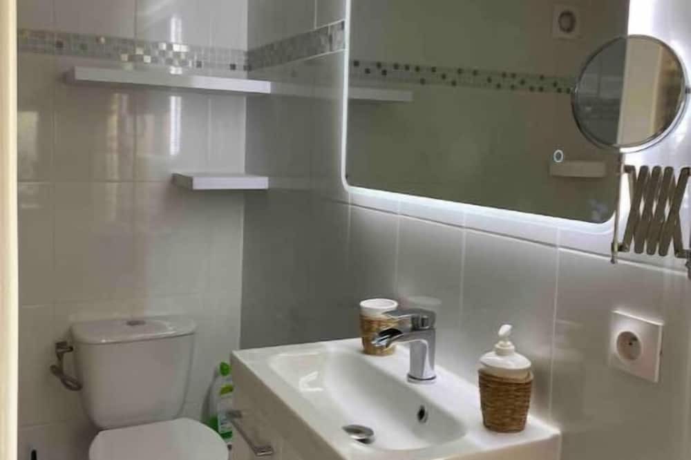 Photo of Bathroom in Saint-Cheron