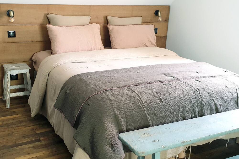Photo of Bedroom in Coulanges-la-Vineuse