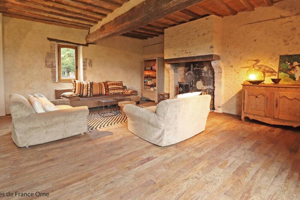Photo of Livingroom in Comblot