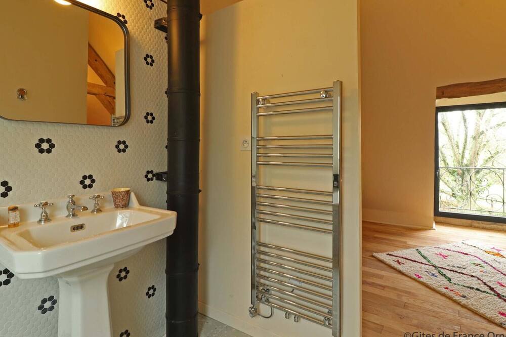 Photo of Bathroom in Comblot