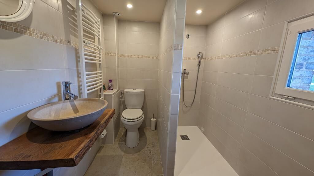 Photo of Bathroom in Les Baux-de-Breteuil