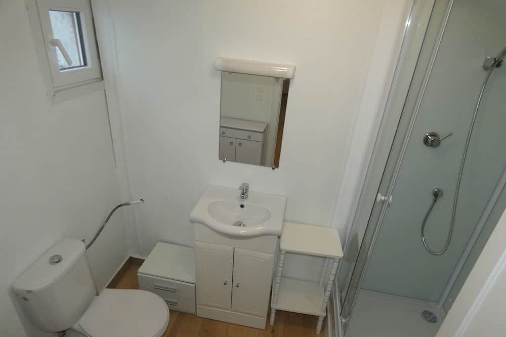 Photo of Bathroom in Lens