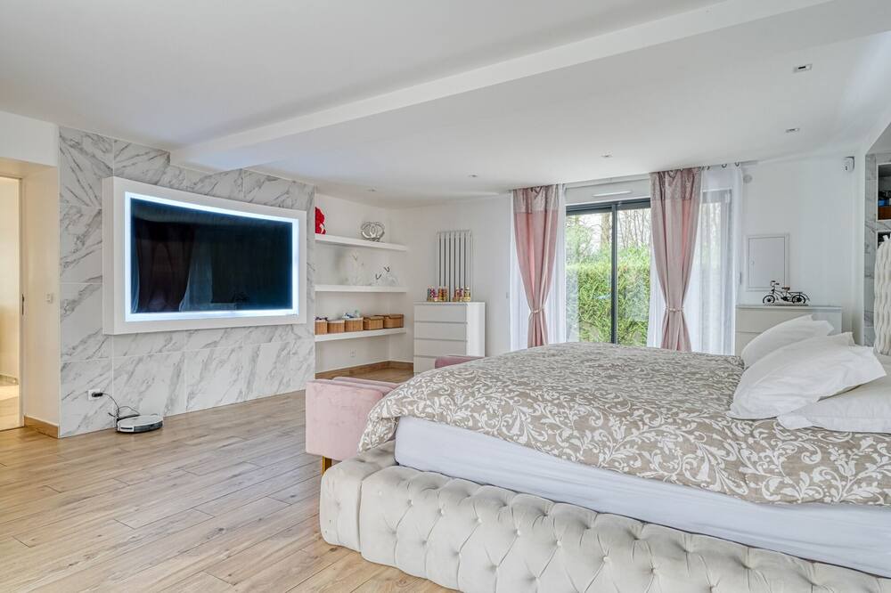 Photo of Bedroom in Ecouen