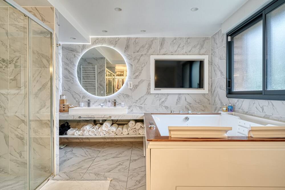 Photo of Bathroom in Ecouen