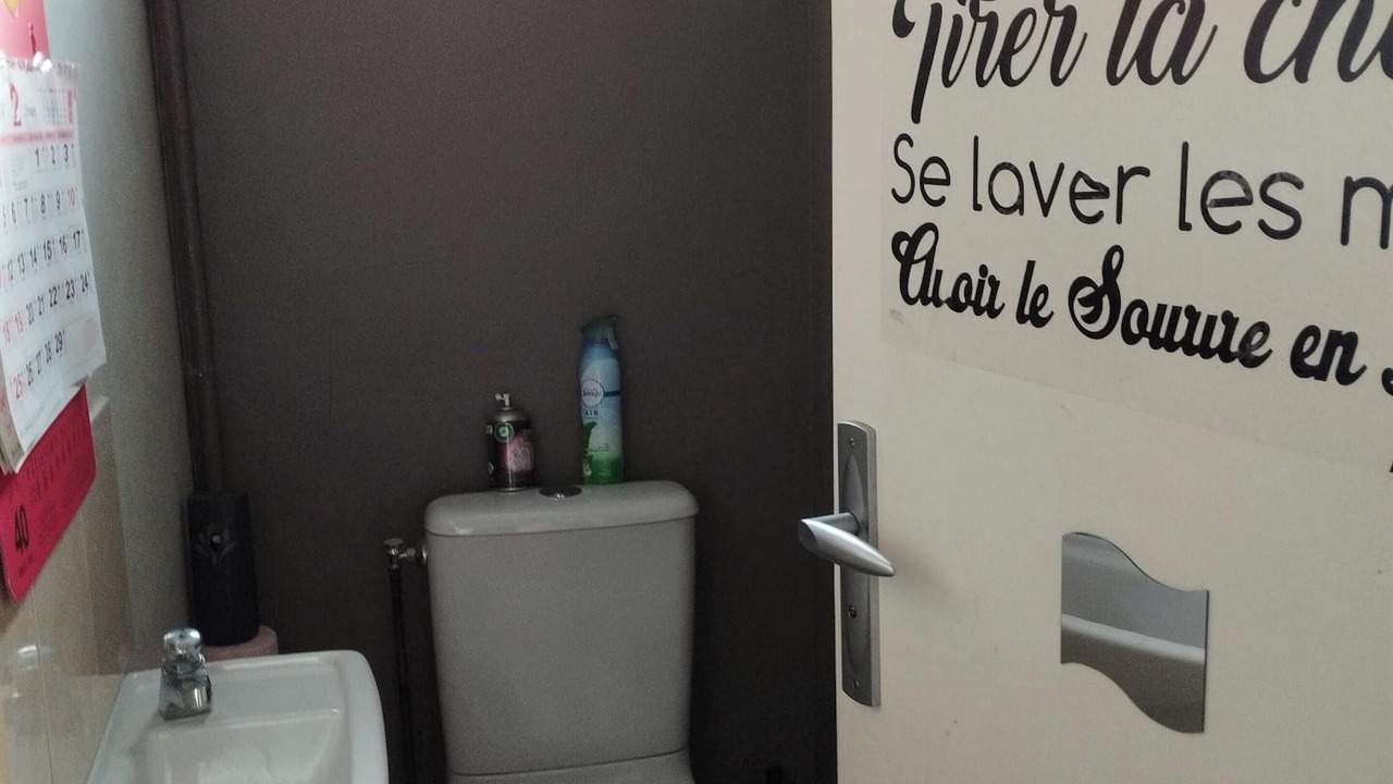 Photo of Bathroom in Maurepas