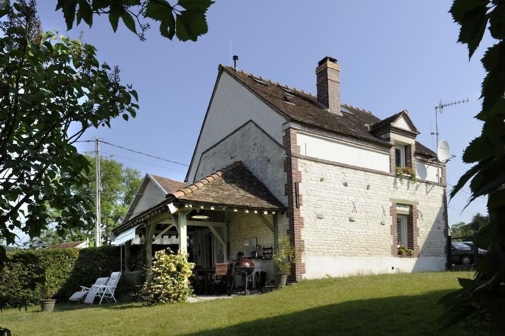 Photo of Outdoor in Eaux-Puiseaux
