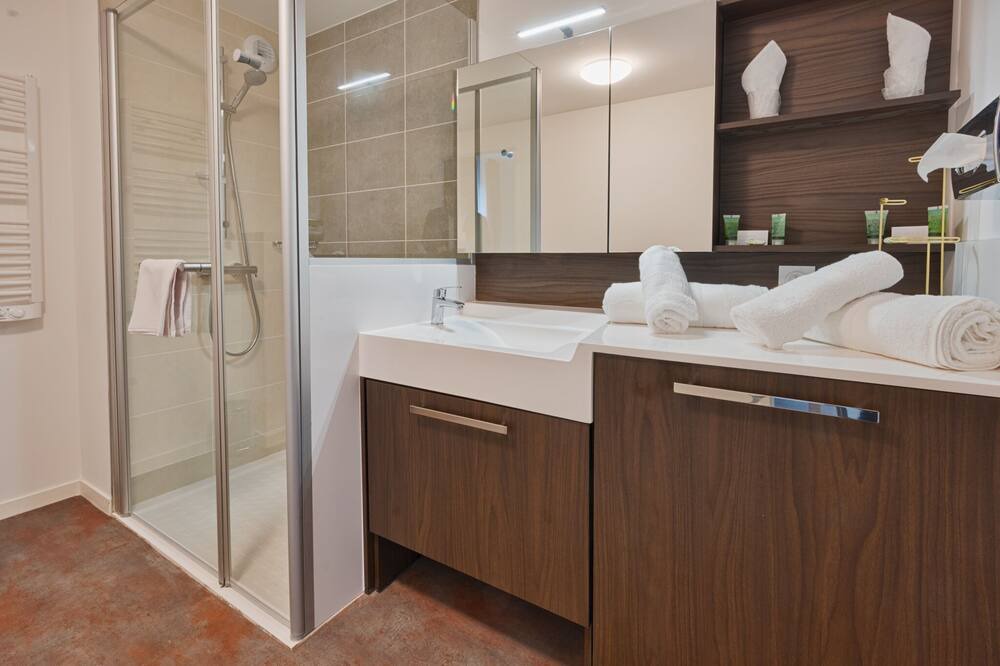 Photo of Bathroom in Fives